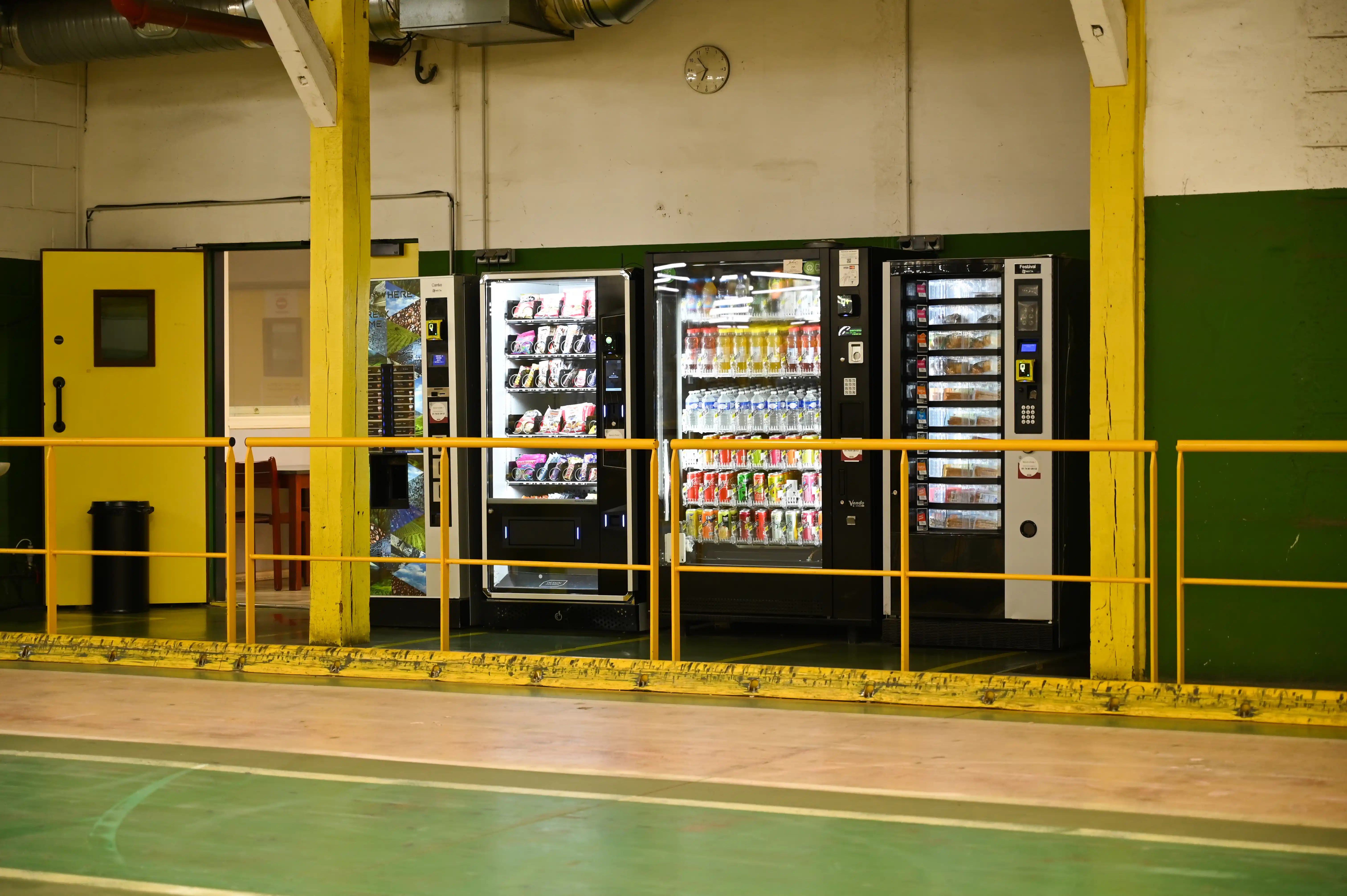 Distributeur en usine